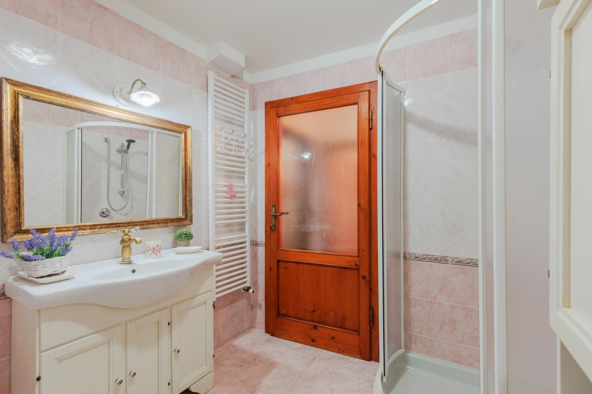 Casa La Guardia, A Classic 3 Bedrooms Apartment Lucca